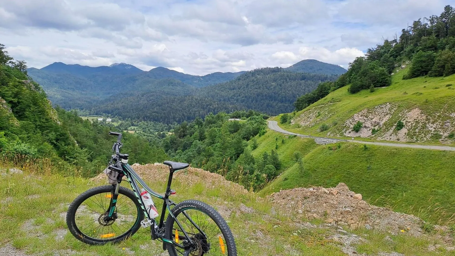 ヴィラ Gorska Vila Lokvarsko Jezero ロクヴェ